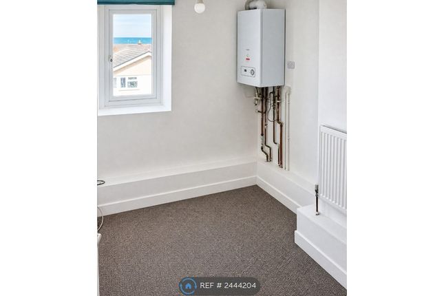 Flat, Marine Road Pensarn, Abergele photo 5