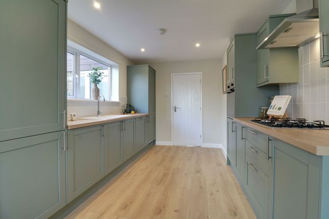 6 Orchard Close, Gainsborough photo 3
