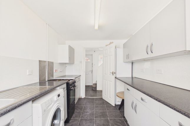10, Arden Road, Beverley photo 2