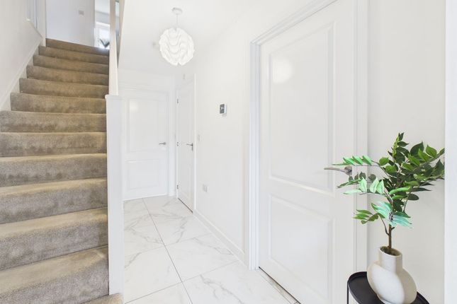 37, Cape Drive, Hull photo 2