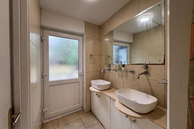 37, Leythe Road, London photo 5