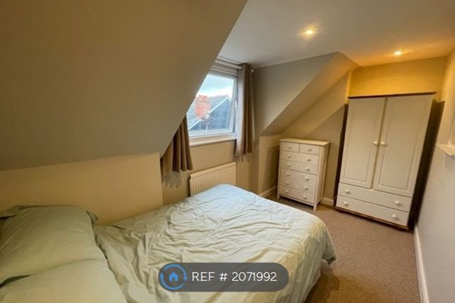 Room to rent in St. Saviours Terrace, Reading