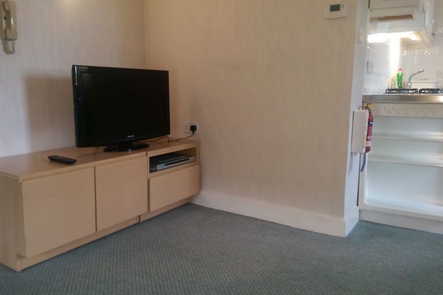 Flat to rent in Laleham Road, Staines