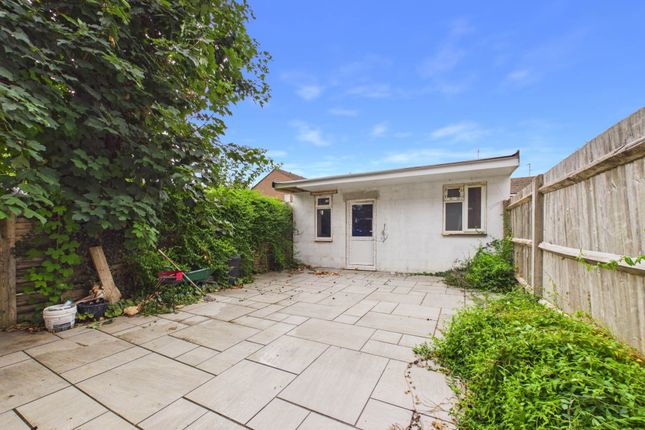 3, Anvil Close, Horsham photo 2