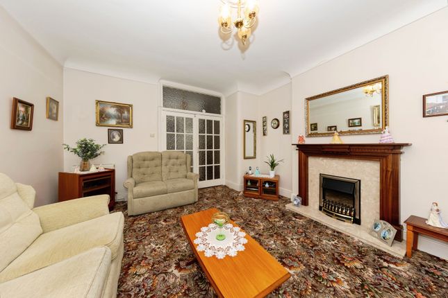 15, Courtlands Park, Carmarthenshire photo 4
