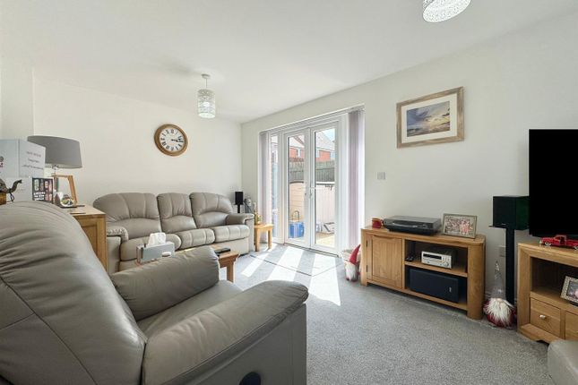 33, Gale Way, Tiverton photo 3