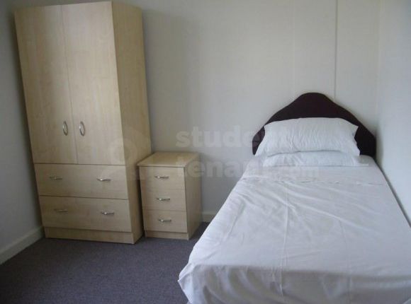 Thumbnail Shared accommodation to rent in Cavendish Road, Rochester, Kent