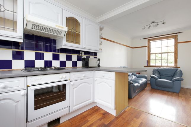 Flat 28 Keir Hardie House, Hazellville Road, London photo 2