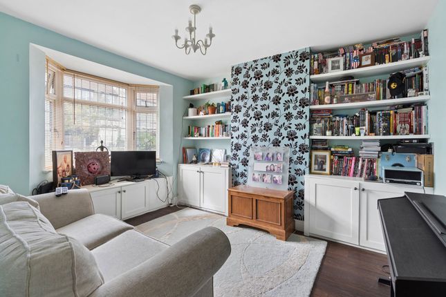 102 Melbourne Road, Bushey photo 2