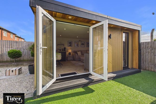 18, Whins Brow Court, Thornton-Cleveleys photo 3