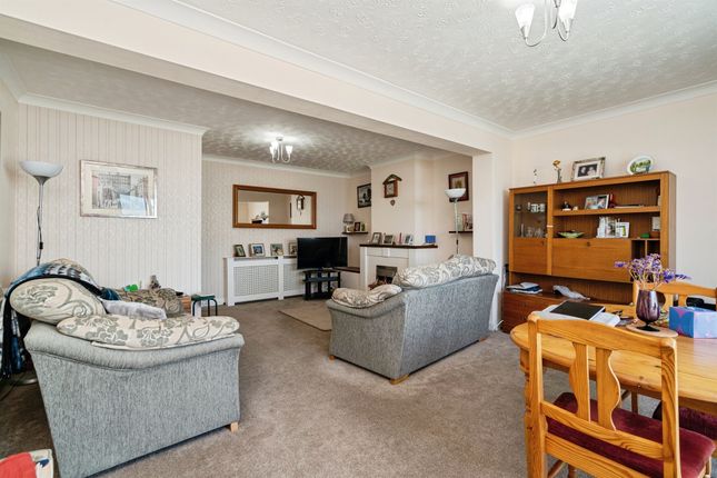 215, Gorleston Road, Lowestoft photo 5