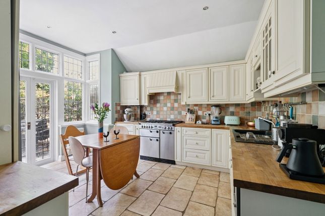 1, Flat  Canterton, Pinner photo 4