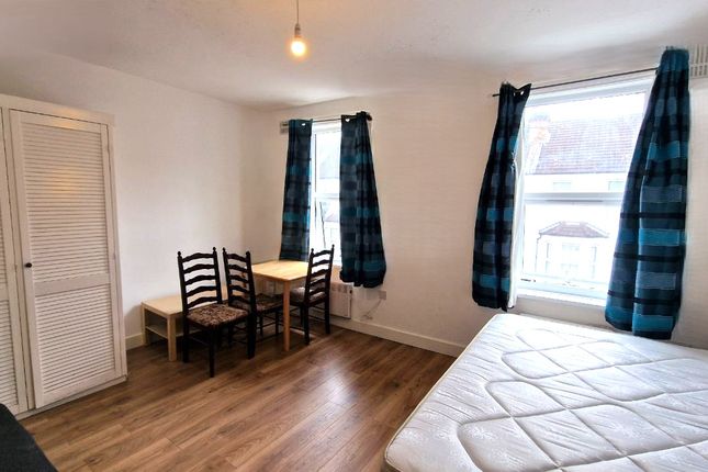 8 Cecil , Cecil Road, Hounslow photo 2
