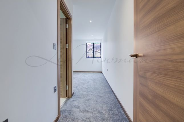 Flat 1, Block 7 2 bed AC Court, Harvest Lane, Surrey photo 4