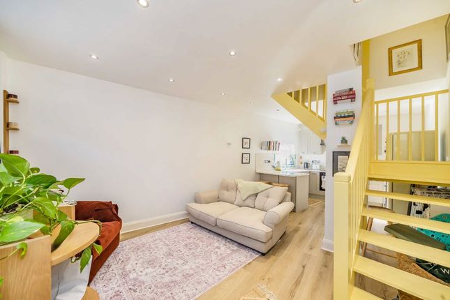 11, Tudor Road, Hampton photo 2