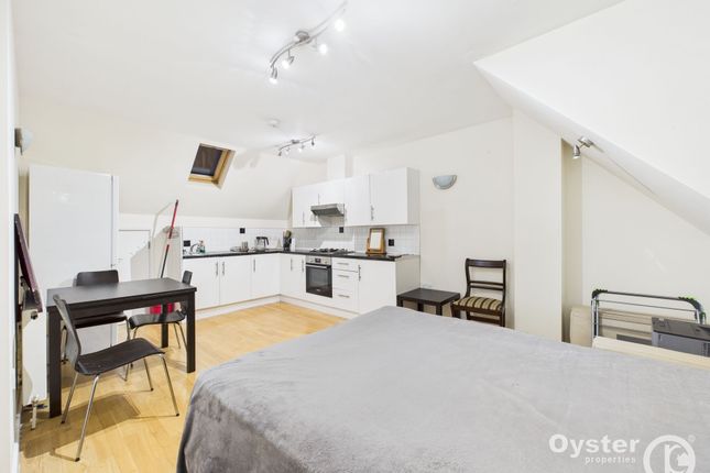 Flat 3, 16 Moneyhill Parade, Rickmansworth photo 2