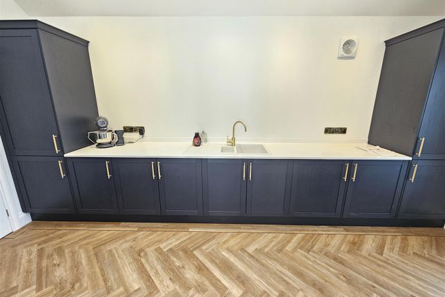 Utility Room.Jpg