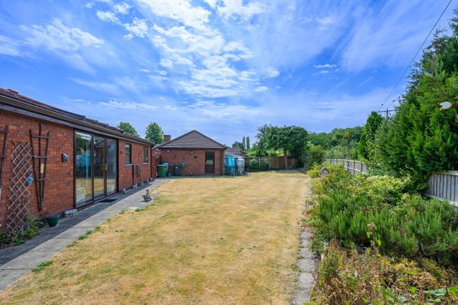 8, Donnerville Gardens, Telford photo 4