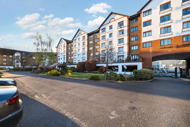 2-bed house on Flat 7 Regents Court,, Sopwith Way, Surrey, £1,800/mo