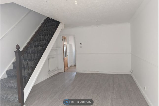 Holden Close, Dagenham photo 4