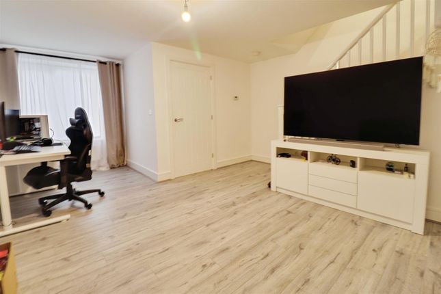 16, Percy curnock drive, Burslem photo 4
