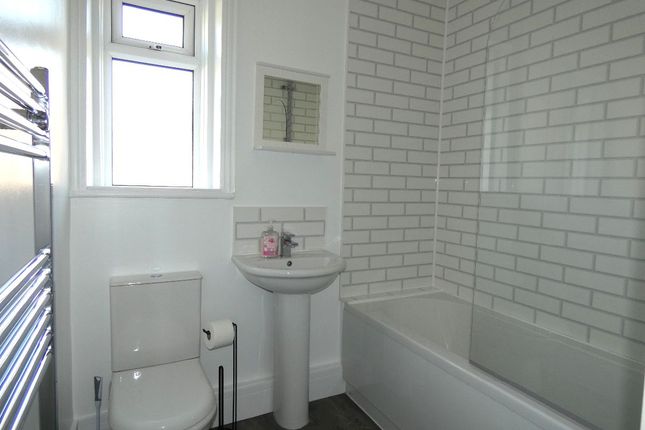 83 Carlinghow Lane, Batley photo 5