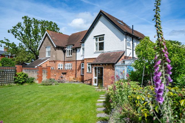 61, Laburnum Walk, Malvern photo 2
