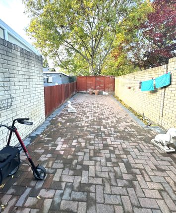 Mayfield Close, Uxbridge photo 3