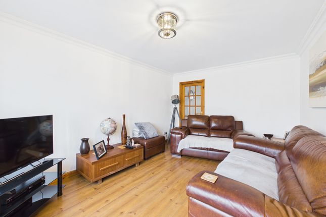 1 Burns Wynd, Larkhall photo 2