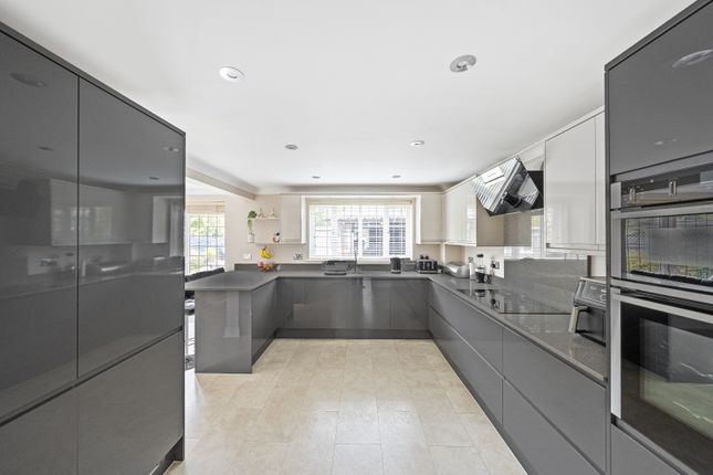 18, Hawkenbury Rise, Rochester photo 4