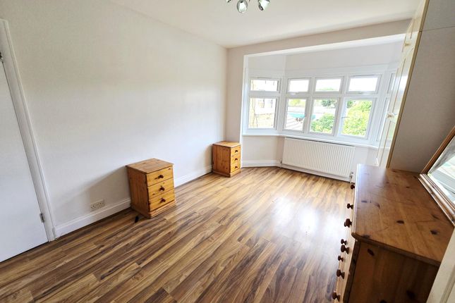 16B, Chase Way, LONDON photo 5