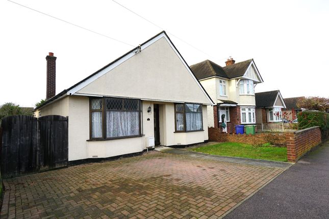 Thumbnail Bungalow for sale in Heathview Road, Grays