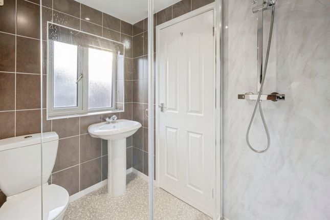 2, Amorys Holt Way, Rotherham photo 4