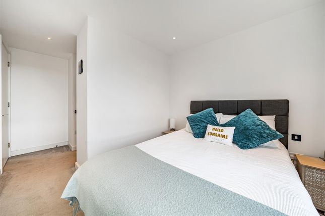 Flat for sale in Purser Court, Smithfield Square, Hornsey