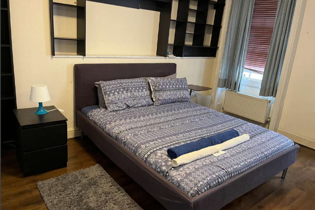 Flat 3, Second Floor, 31 Craven Street, Charing cross, WC2, London photo 4