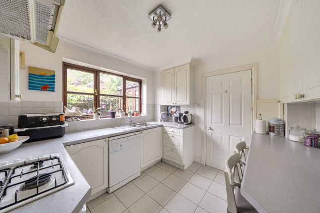 49, Hill Farm Road, Hampshire photo 4