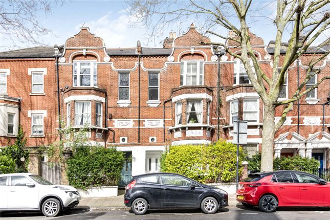 Flat for sale in Prince Of Wales Drive, Battersea
