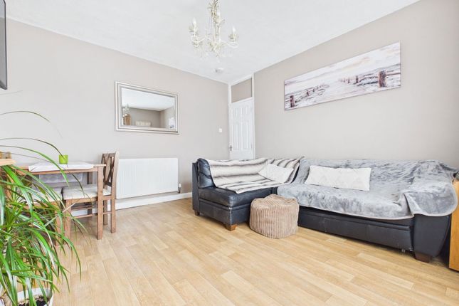 54, Crabtree Lane, Lancing photo 3