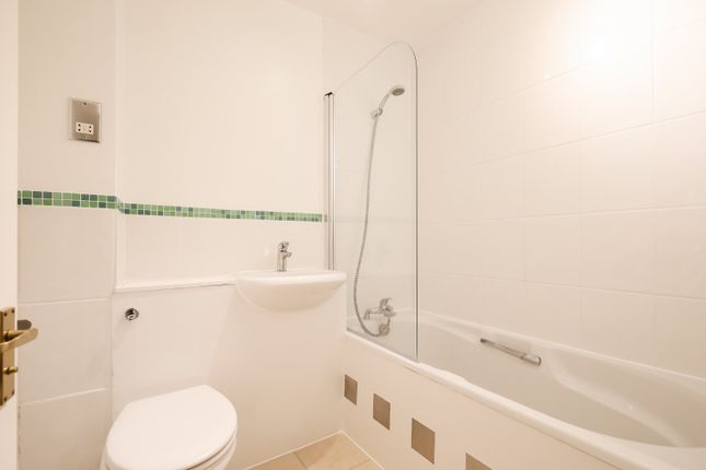Flat 3, The Terraces, 8, Lansdowne Road, London photo 4