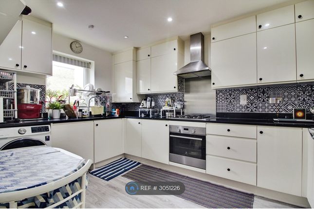 Capa Taro Way, Harrow photo 4