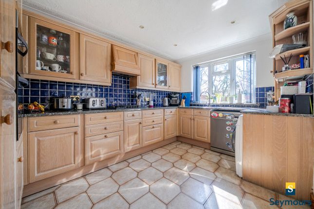 94, Envis Way, Guildford photo 4