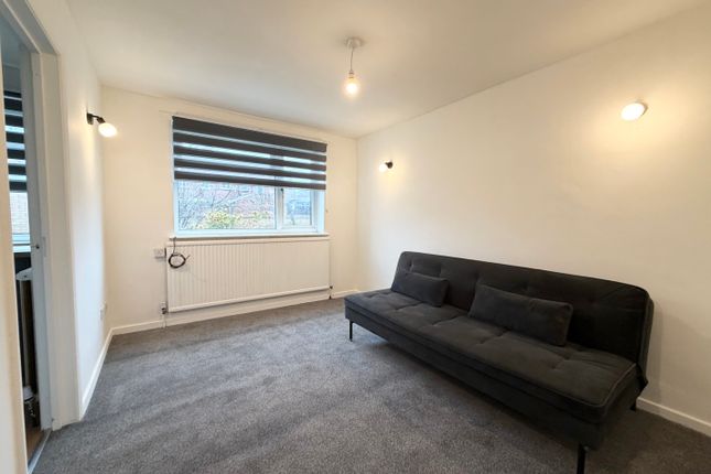 Flat B, St. Helens photo 3