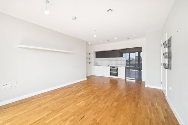 Flat for sale in Colonial Drive, London