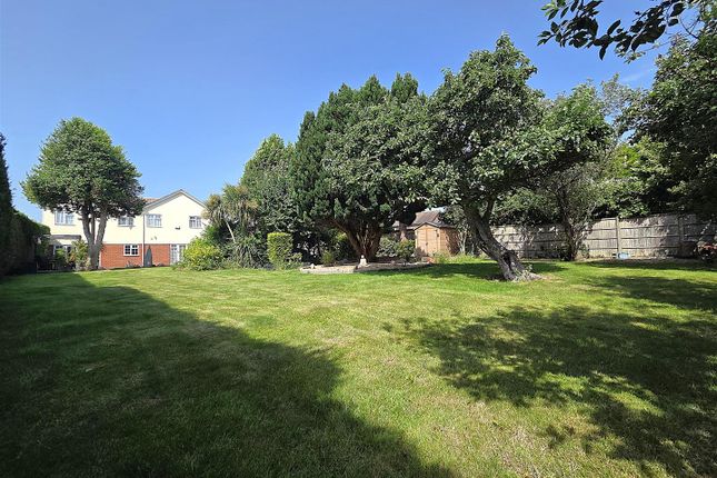 355, Hunts Pond Road, Fareham photo 3