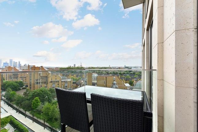 Flat for sale in Vaughan Way, London