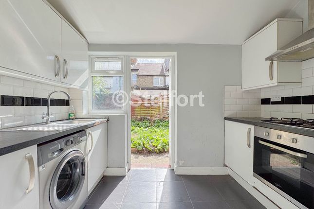 132 Kitchener Road, London photo 2