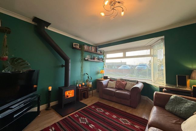 38, Acomb Crescent, Tyne and Wear photo 2