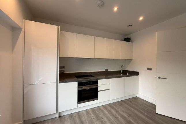 Flat 9, Leat House, Newbury photo 2