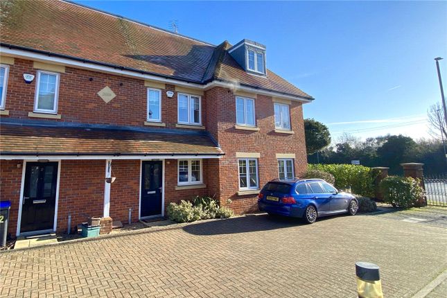 Thumbnail Terraced house to rent in Waldenbury Place, Beaconsfield, Buckinghamshire