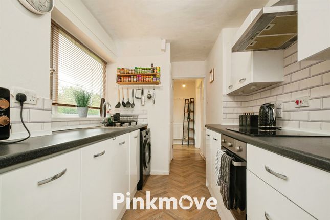 19, Steepfield, Cwmbran photo 3